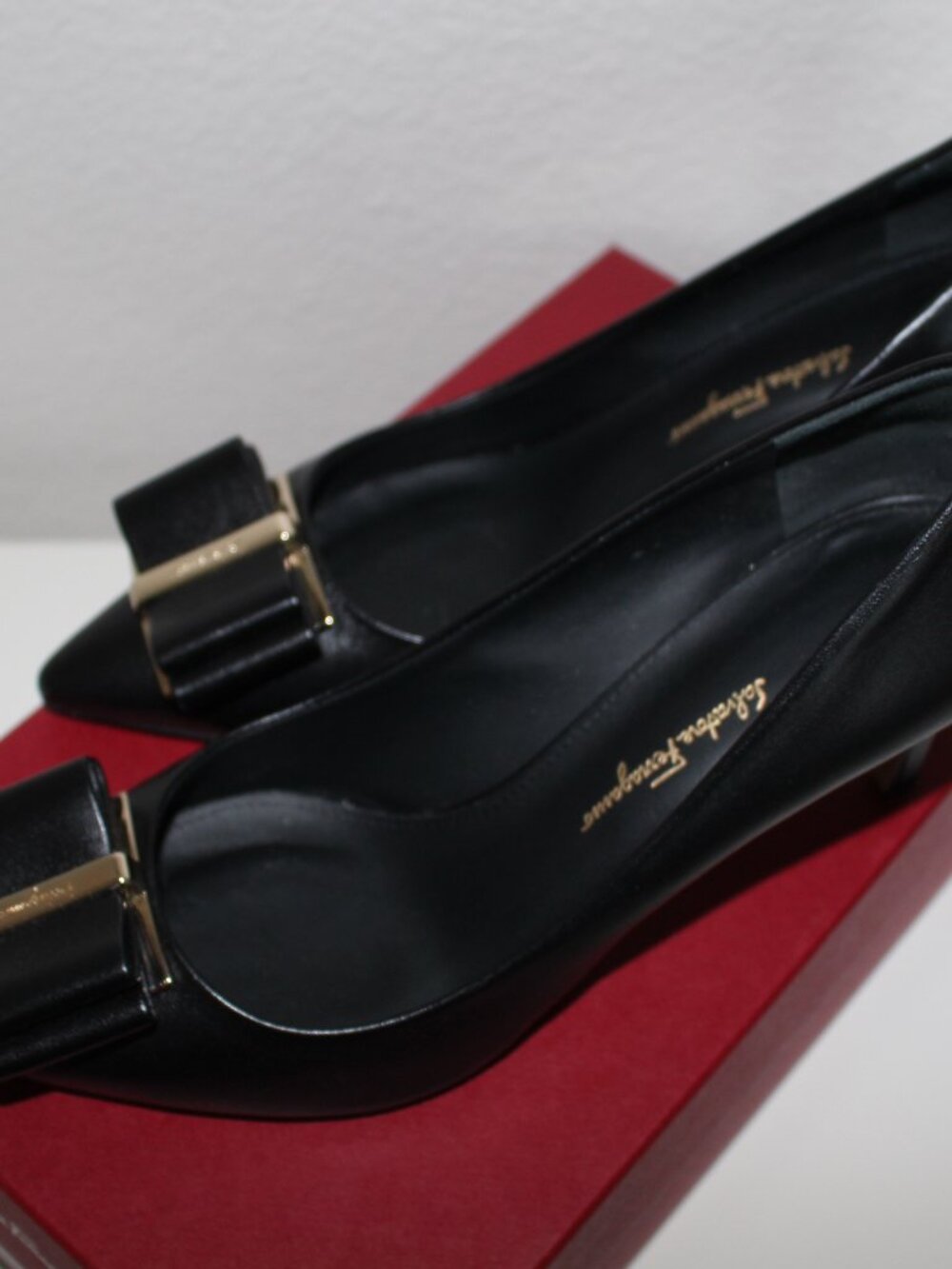 Salvatore Ferragamo  85mm Vara Bow pumps - Picture 15 of 16